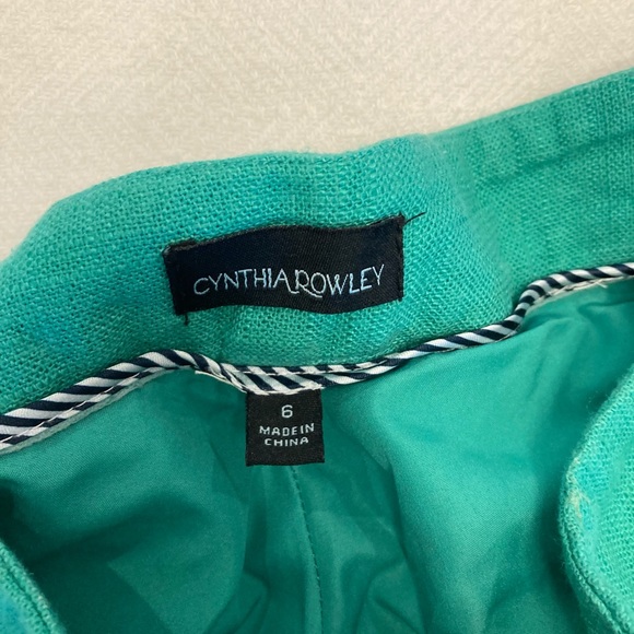 EUC cute Kelly green scalloped linen shorts - Picture 4 of 7